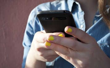 What you need to know about the sexting talk with your tween